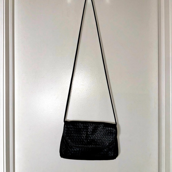 Black Cross-woven Crossbody Bag - Picture 4 of 4